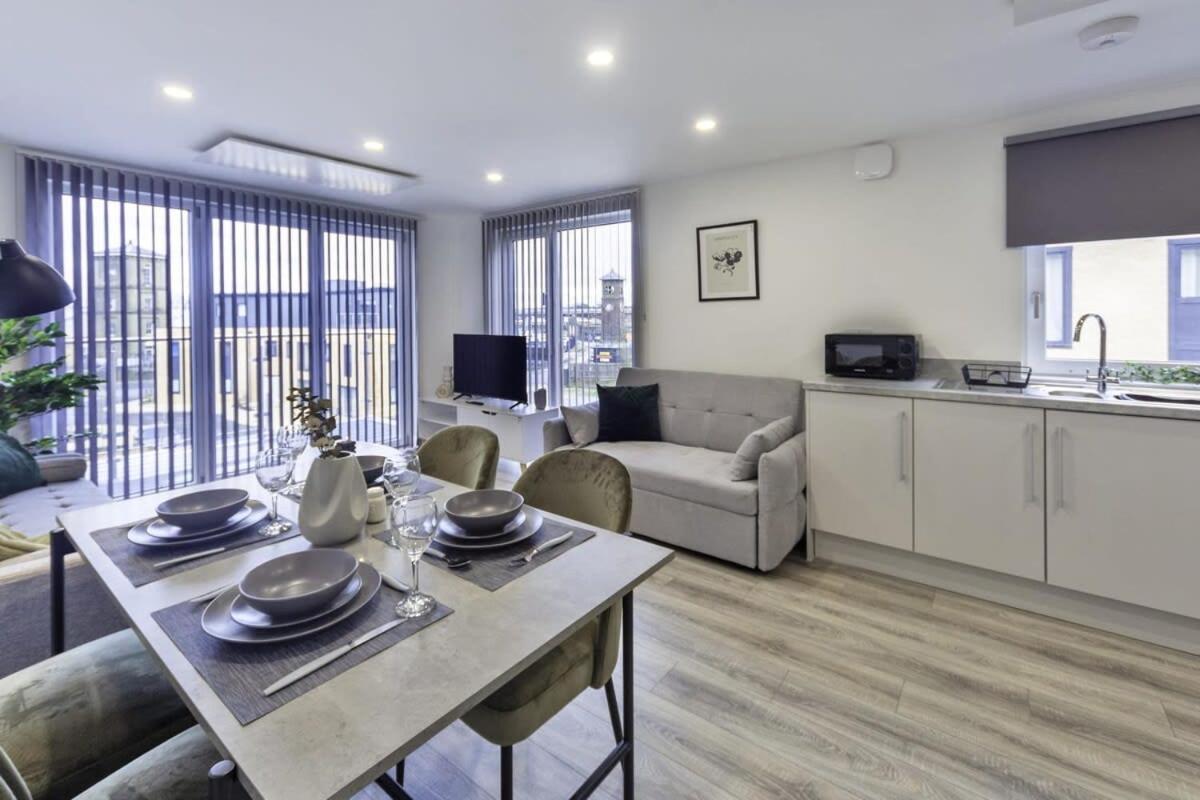 Modern And Bright 2 Bed Apartment In Ashford Ashford (Kent) Exterior foto