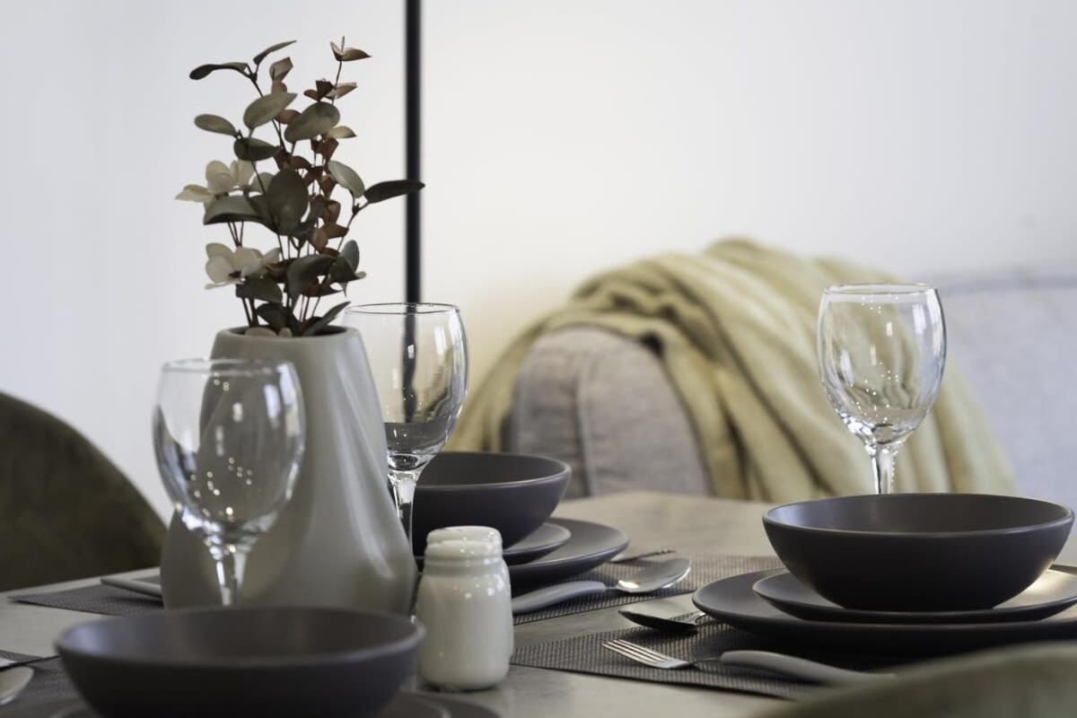 Modern And Bright 2 Bed Apartment In Ashford Ashford (Kent) Exterior foto